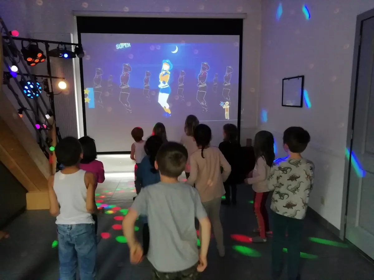 Jeux de lumière et projection Just Dance pour enfants