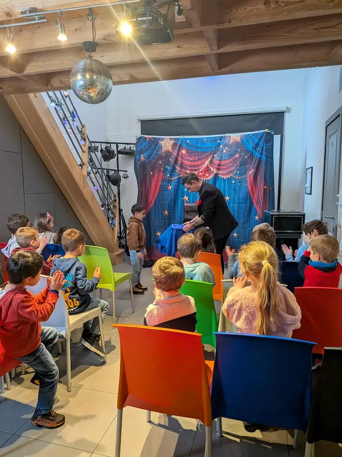 Animation magicien professionnel pour fête d'enfants